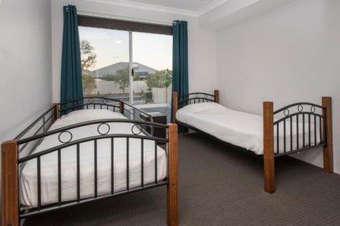 Fairway Isle - Kempsey Accommodation 6