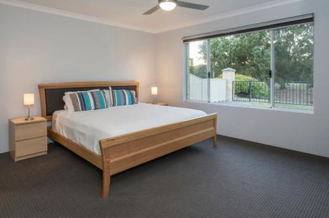 Fairway Isle - Kempsey Accommodation 4