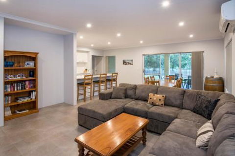 Fairway Isle - Kempsey Accommodation 0