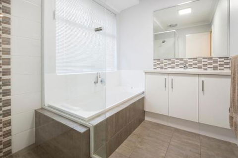 Fairway Isle - Kempsey Accommodation 1