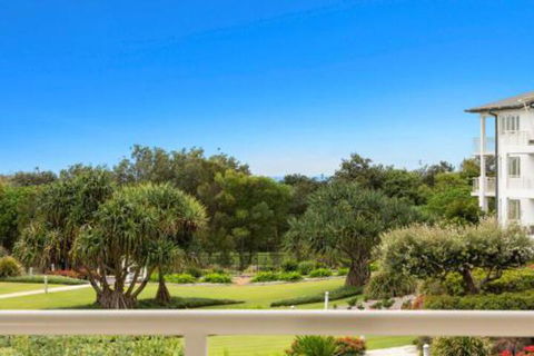 RESORT On The BEACH 5215 OCEAN GLIMPSES - Kempsey Accommodation 2