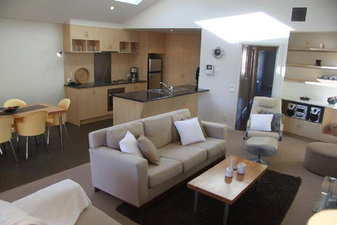 SACKVILLE APARTMENT 1 - Kempsey Accommodation 3