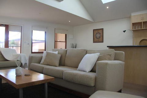 SACKVILLE APARTMENT 1 - Kempsey Accommodation 4