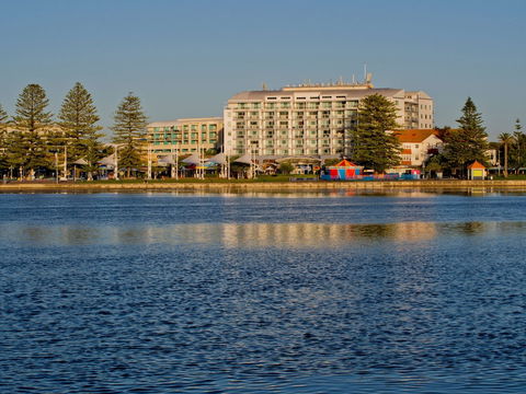 Oaks The Entrance Waterfront Suites - Kempsey Accommodation 0