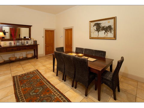 Fairholme Townhouse - Kempsey Accommodation 4
