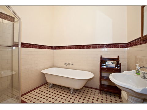 Fairholme Townhouse - Kempsey Accommodation 2