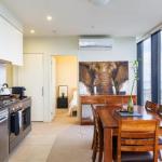 ON TOP Of THE WORLD BEST VIEWS In MELBOURNE !! - Kempsey Accommodation 0