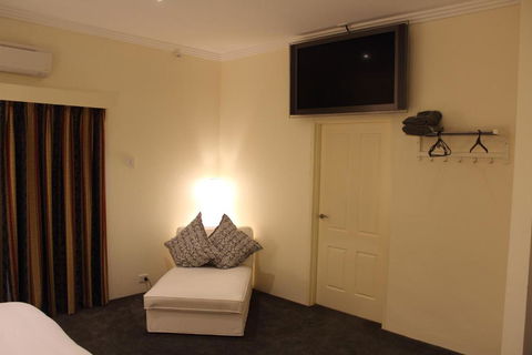 Gundaroo Manor Bed & Breakfast - Kempsey Accommodation 5