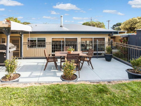 OCEAN SOUNDS Anglesea - Kempsey Accommodation 2