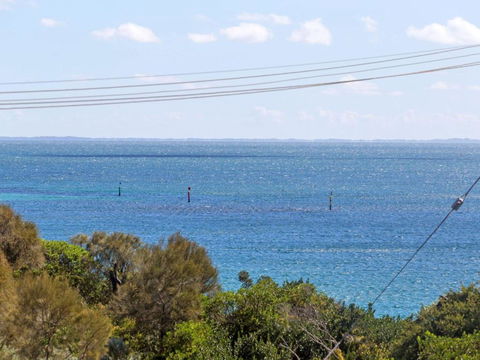 BEACH BELLE MORNINGTON - Kempsey Accommodation 4