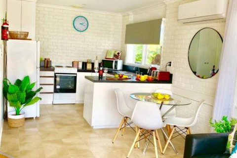 PARADISE COURT VILLA 1 Free Wifi - Kempsey Accommodation 0