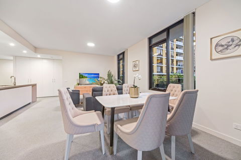 HomeHotel Stylish Apt Next To Train & Westfield - Kempsey Accommodation 3