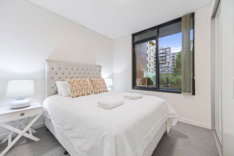 HomeHotel Stylish Apt Next To Train & Westfield - Kempsey Accommodation 0