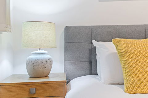HomeHotel Stylish Apt Next To Train & Westfield - Kempsey Accommodation 6