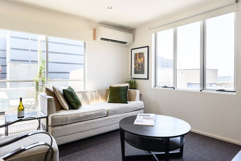 OLIVER Laneway Art Fed Square & Top Restaurants - Kempsey Accommodation 2