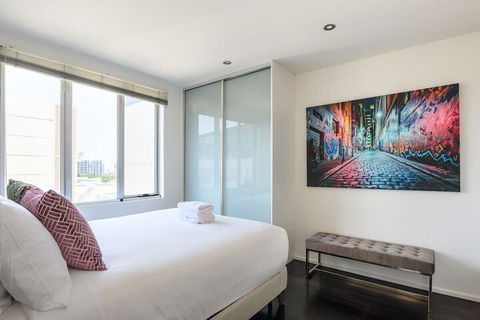 OLIVER Laneway Art Fed Square & Top Restaurants - Kempsey Accommodation 5