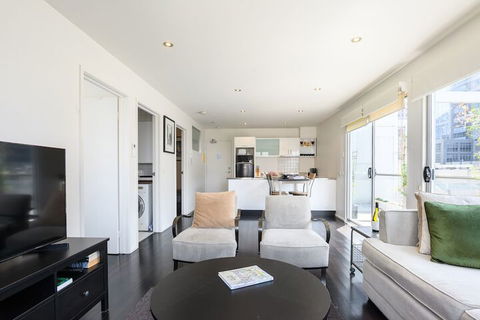 OLIVER Laneway Art Fed Square & Top Restaurants - Kempsey Accommodation 4