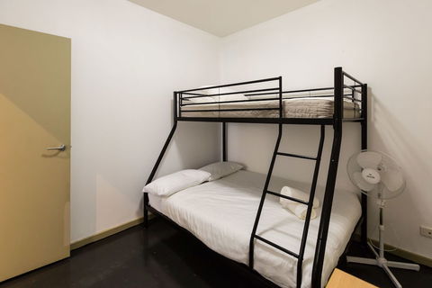 MEGAN, 2BDR Melbourne Apartment - Kempsey Accommodation 0