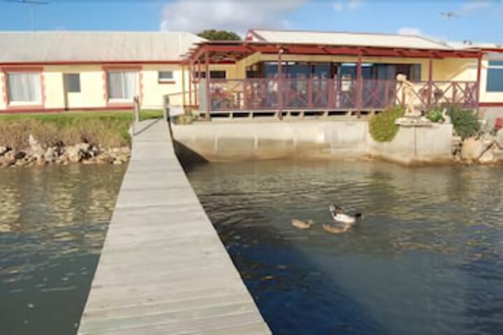 Policemans Point SA Kempsey Accommodation