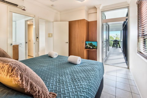 Oasis 1 Hamilton Island 2 Bedroom Apartment In Central Location With Golf Buggy - Kempsey Accommodation 2