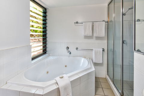 Oasis 1 Hamilton Island 2 Bedroom Apartment In Central Location With Golf Buggy - Kempsey Accommodation 5