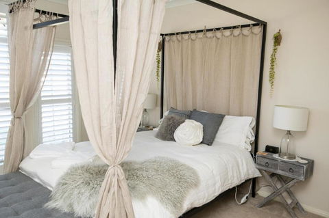 Roselawn Entertainer Large & Luxurious Sleeps 12 - Kempsey Accommodation 2
