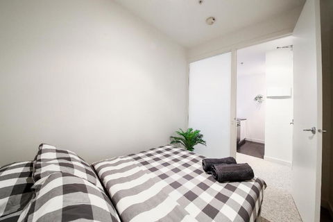 A Spacious & Central 2BR Apt Near Flinders Station - Kempsey Accommodation 1
