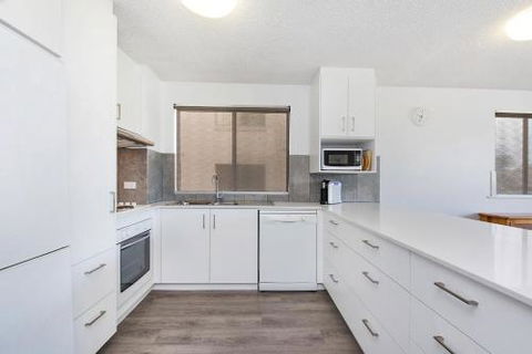 Kings Beach Ocean Front Views Private Balcony Overlooking Kings Beach - Kempsey Accommodation 2