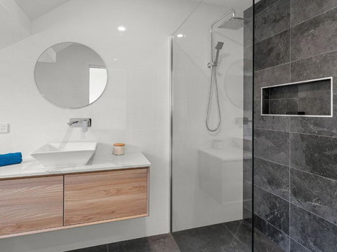 Waikiki Views - Kempsey Accommodation 5