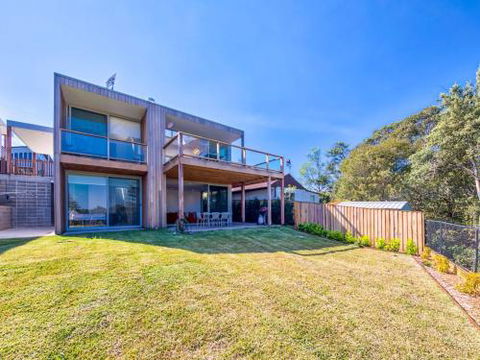 FAIRYTALE Gerroa 4pm Check Out Sundays - Kempsey Accommodation 1