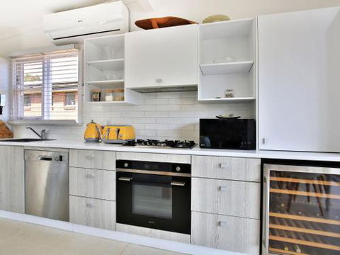 Arklow I Pet Friendly With Ocean Views - Kempsey Accommodation 2