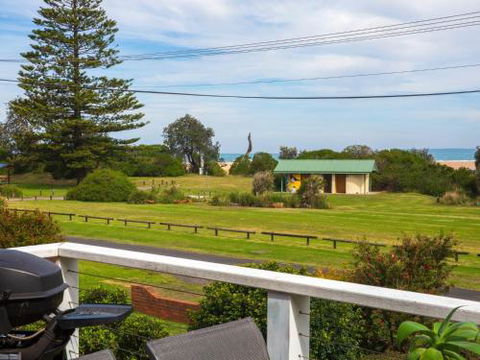 Arklow I Pet Friendly With Ocean Views - Kempsey Accommodation 3