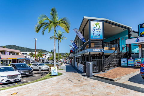 Airlie Sun & Sand Accommodation 3 - Kempsey Accommodation 0