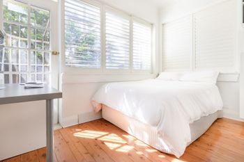 Picturesque Bellevue Hill 2BR Apt H452 - Kempsey Accommodation 1