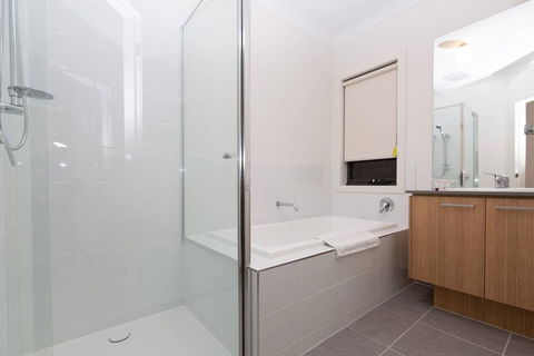 Resortstyle 4BR House With Parking@werribee - Kempsey Accommodation 1