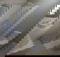 Queen Room With Airport Transfers Or Car Rental - Kempsey Accommodation