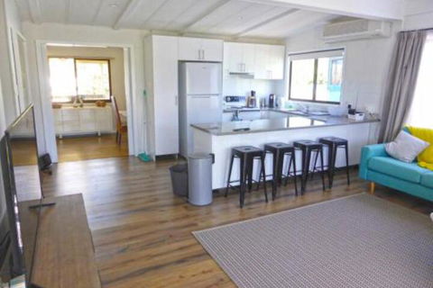 The Relax Shack At Culburra Beach Sleeps 7 - Kempsey Accommodation 7