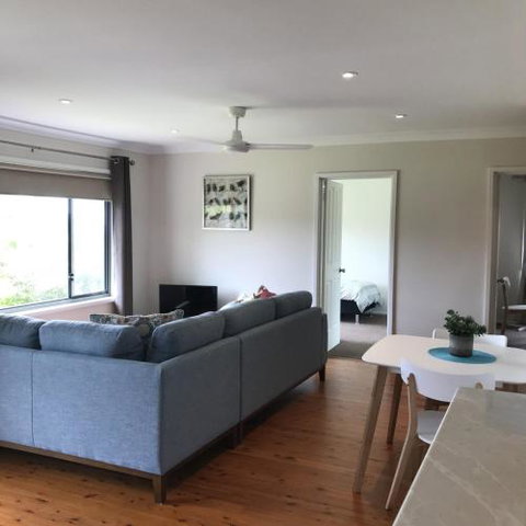 WAVES At MOLLYMOOK - Kempsey Accommodation 2