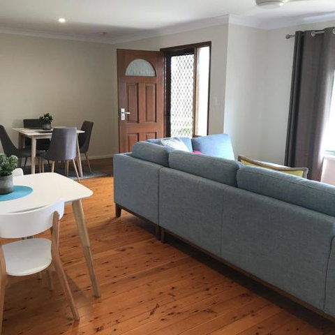 WAVES At MOLLYMOOK - Kempsey Accommodation 1