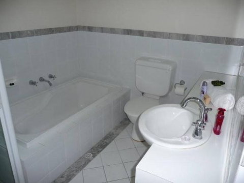 Absolute Luxury In The East End Of Adelaide Apartment - Kempsey Accommodation 3