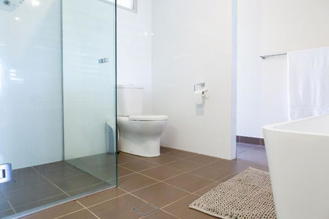 Beach & Bay Holiday House - Kempsey Accommodation 2