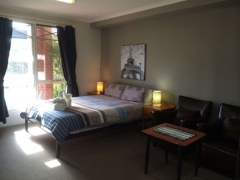 Box Hill Studios 4 At Canterbury Gardens - Kempsey Accommodation 4