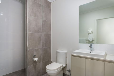 Blue Lagoon Villa B - Kempsey Accommodation 5