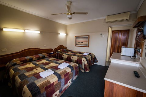 Ardeanal Motel West Wyalong - Kempsey Accommodation 5