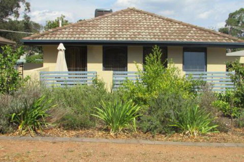 The Pommy Tree - Kempsey Accommodation 4