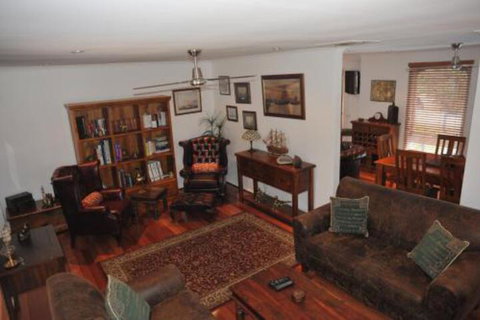 The Pommy Tree - Kempsey Accommodation 0
