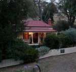 Sinnamons Cottage - Kempsey Accommodation