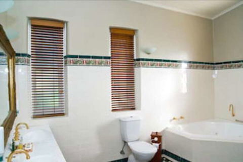 Hermitage Hill Country Retreat & Function Centre - Kempsey Accommodation 7