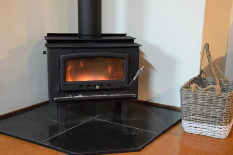 McCarthy Lake House - Kempsey Accommodation 2