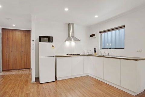 Adelaide Holiday Homes - Kempsey Accommodation 7